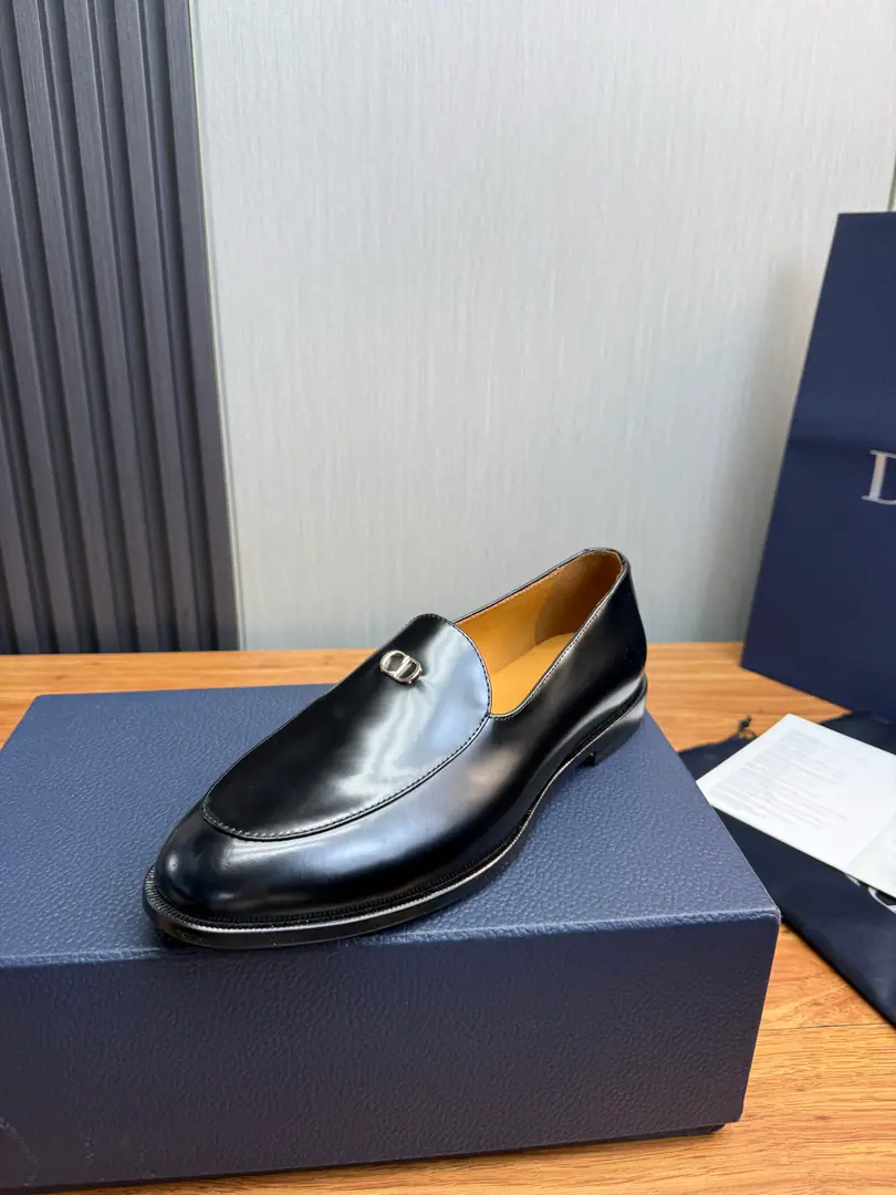 Plant The original one., That's a big one.🔱 ＤＩＯＲ.Dio..Men's business shoes., Top cow..1:1Delivery⬆️Extremity and honor.👞All import original branded fabrics, Just to make a more comfortable dress experience., Shoe.: The original import is a piece of gravy., Bullskins.➕The top import is all over the cow., The original is really a big one.-45（38.45No re-election.）