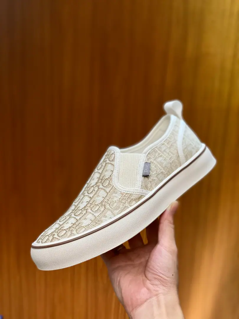 Dior Saltwind Sports shoes ♞. 39~45 Cotton flour multicolour Doves & Roses A pattern embroidery SaltwindThe series is a shoe line for Dior's daily leisure., Luxury locomotives., The master's low profile, old man., No, it's not.B23The high-end shoes are so high., It's better for a low profile.. The whole shoe is based on the classic skateboard canvas., Shoes are round., Long shoe work., No sense of stupidity., It's different from the big old man's shoes., It's a light-flag, daily flat-bed shoe.
