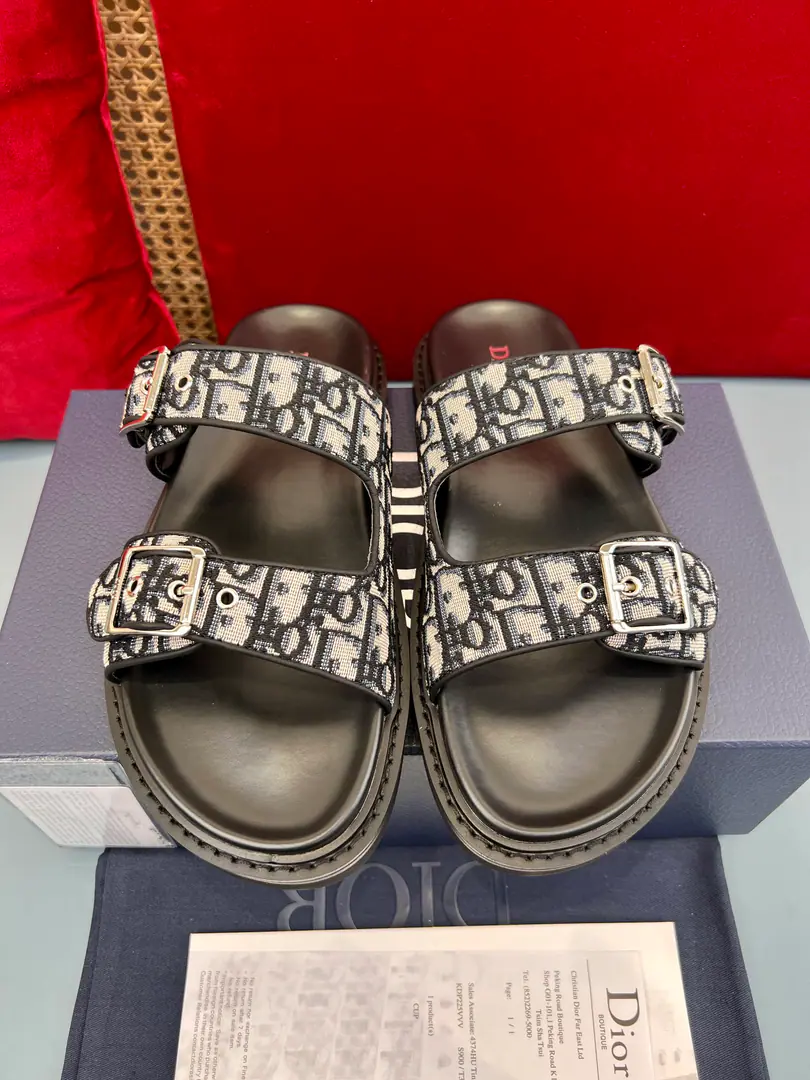 Men👨🏻Plant price, New paragraph 🆕Dior Aqua A man's slippers are elegant and leisurely.. - I'll take a D.～Ash CD Diamond Reconstruct the canvas., Inspired by the... Dio～Archives. Match“D”Signs and commo-tone bottoms, It's easy to match shorts or jeans., Make a fine shape.. Codes: 38-47 (38.47I'll make sure I don't change it.)