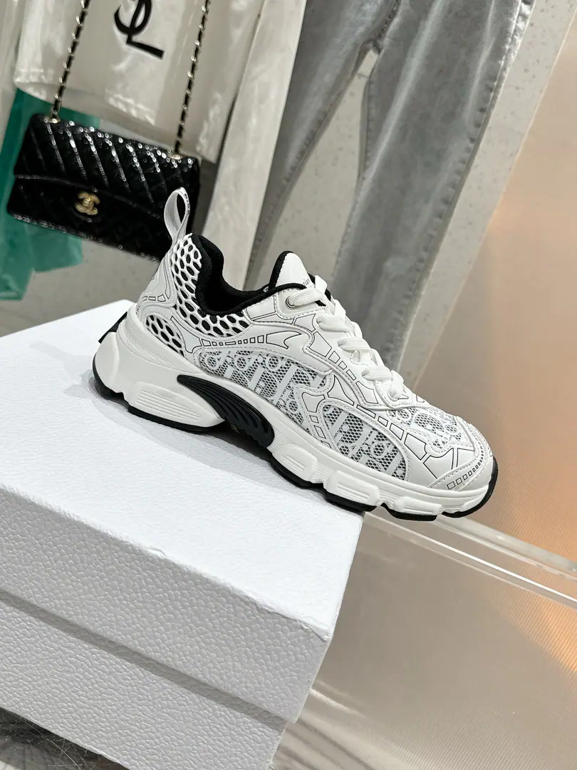 🏧𝐂𝐡𝐫𝐢𝐬𝐭𝐢𝐚𝐧 𝐃𝐢𝐨𝐫Top Version - The classic sports old man's shoes. Purchase originals A lot of stars., The super-loan of the red., Dance shoe mix.LogoThe weaves show the atmosphere's simplicity.. The prototype is a model., The details are welcome. The shoe face is custom-made and soft silk cow skin.✚Inside, it's comfortable in the air network. Note plastic feet, Original Open Model To ColourLogoWeaving✚Original Open3DFilm Group✚Original open model slider combination！ Codes:35-41 [40.41Make a reservation.] The original high-end fine packaging.