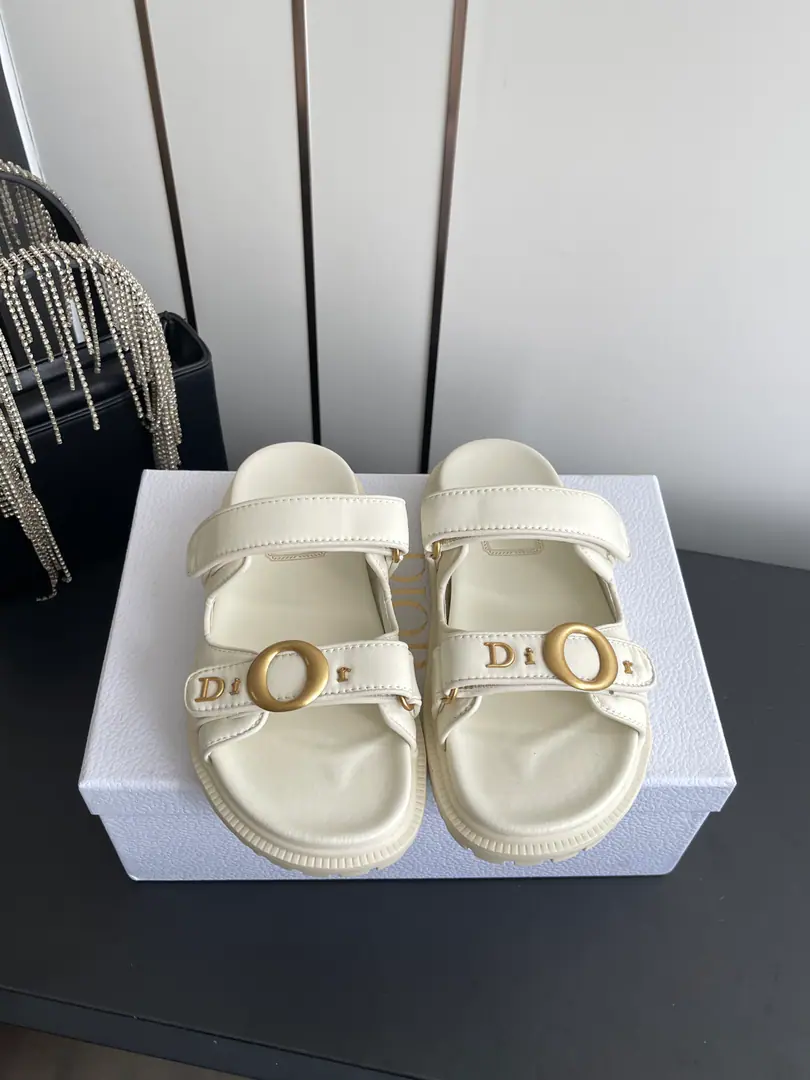 🏧𝑫𝑰𝑶𝑹 The new magic of Dior Springs during the summer with sand sand sandal sandal sandals.～ Classic A pair of feet., Use extra light., Comfortable special fabric making. The shoe-faced straps are magic-plugged., Metals in goldDHome.logoMark. It's a mix of different shapes., Show me the way to the Mortenian.. Comfortable 100%.！Nice foot., It's a hundred.💃🏽 ✔Shoe.: Original import of head-level cattle skin ✔Uchi.: Import of sheep skin ✔Otsumi!: OriginalTPUSlipboard Base ✔Codes: 35－41 (40/41Make a reservation.)