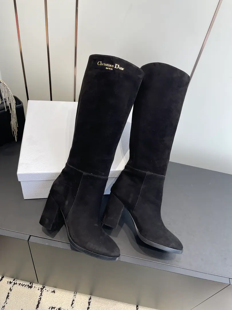🏧𝐃𝐈𝐎𝐑The Dio Autumn.D-Town Punk Wind. Boots. The new dress series. The boots are tall and thin. Autumn and winter match.8The centimetres of heel heels and shoe heels with a special feature of the electron of the radiance displays a stylish charm., Requisition level. Fashion, skin and sheep, ingredients.+The inside sheep.+He's tall.8cm/Flat+The original is a very good frame. Codes: 35-41 [40.41Do it.]