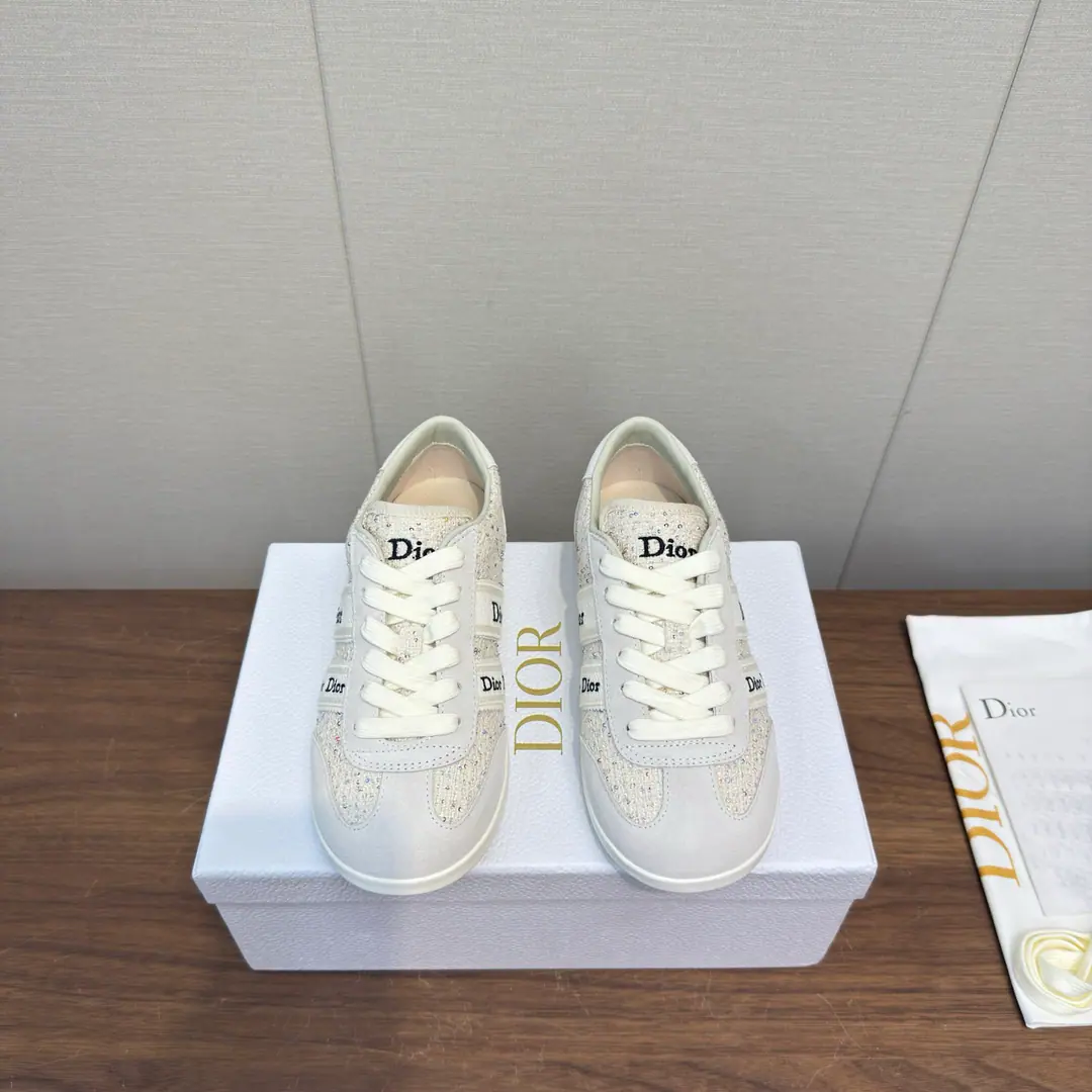 Dior Dior is the latest.26ss Spring Series Leisure sports shoes Shoes. New money coming in. High Version 2026New series, Different shoes., ♪ The youth is so great ♪ Dream back to school., Re-enacting sports style with elegant fashion.. The shoes were carefully made from white net eye fabrics., Shoe belts and heels. Christian Dior Paris Mark. A fine pair of shoes, soft and soft., It can add high-altitude to various recreational models. Send a cabinet for fine packaging🛍📦 ▪️Fabulous.: Original custom-made process materials ▪️Uchi.: Imports of soft sheep skins ▪️Shoes under the sole.: Original modeling of slide-resistant rubber material ▪️Bottom: 3CM ▪️Size: Female35-41 / 41Custom