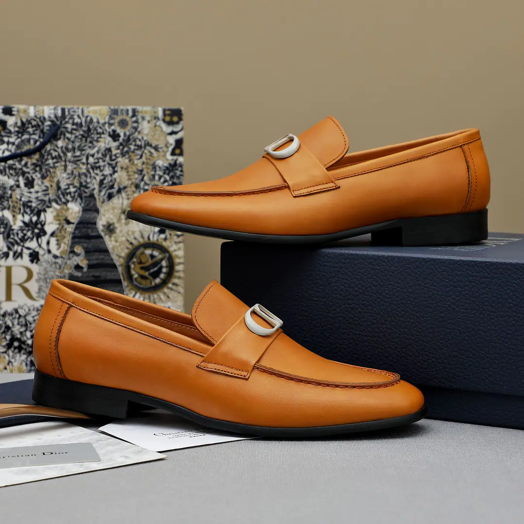 Trade marks: Dior「 Dio. 」Business shoes. Positive code number: 38-44 （45.46I'll make sure I don't change it.） Commodity materials: Good-quality cattle skin with metal buttoned shoes. In the cow's skin. Original rubber floor