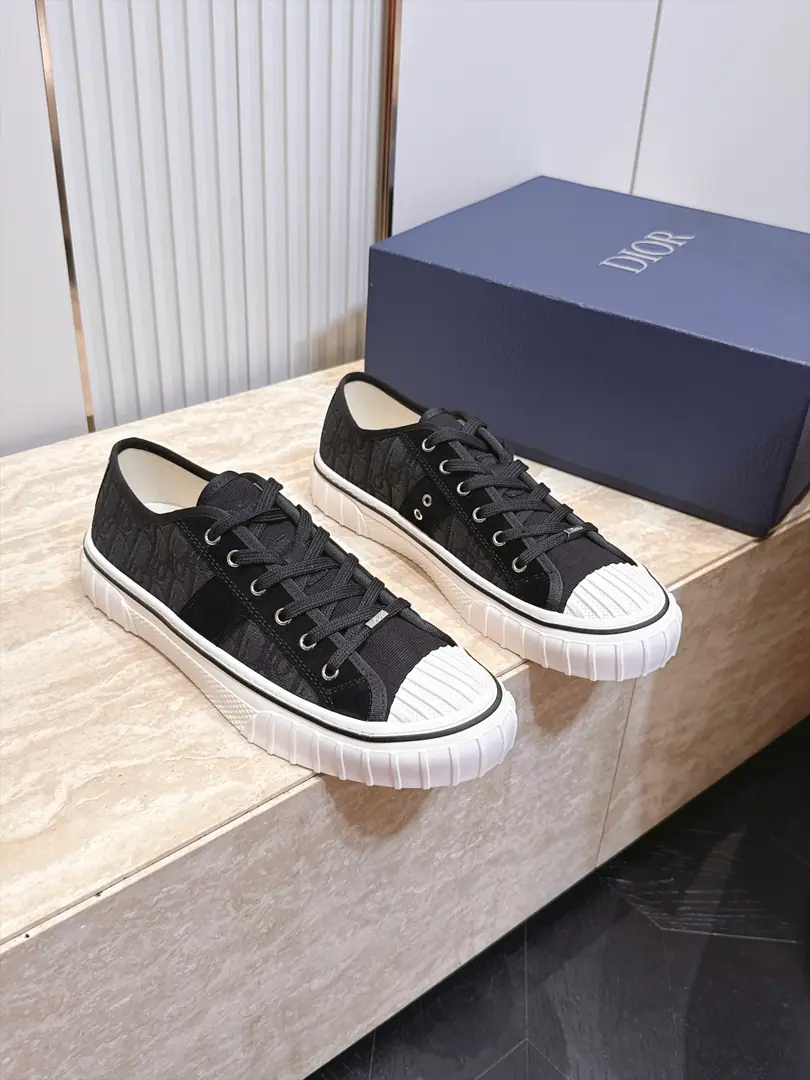 Top Low Gang! - Hot couple money. Dior Dio. 26New 7-Jen-Jin-Seven-Seven-Seven Series Leisure shoes. This season's singles come from the Seven-Seven-Seven Valentine's Series., This one.HooperThe sneakers were designed by Jonathan Anderson., ♪ As a sign of fashion ♪ Re-enact the ancient sports style., A simple canvas., It's a very elaborate piece of fabric with a classic old stampede with a velvet-faced leather patch., It's a clear match with the one-size-fits-all of innovation.,The most visible designs are modern classics., It's nice and clean and bright., The youth is full.. The canvas is light and not boring., It's basically all the daily clothes. Waterwashing Cowboy., Leisure pants., Can you get your pants together? It's a big one.logo, It's highlighted by the fabric and the layout. Sensance, ♪ And watch and wear ♪ It's a non-obsolete old-age recreational shoe. Not only the same man and woman Couples are also a couple.ok！Full-to-Purpose Material Couple money. 35-46Code