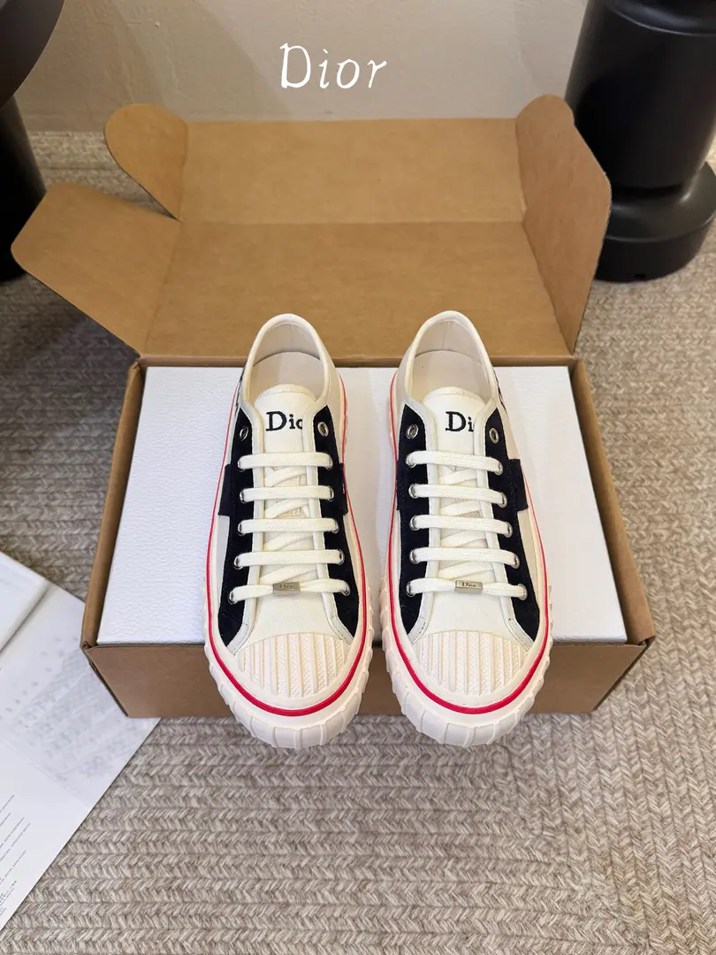 DiorDio.2026Walk‘nSeries Old flower. Embroidery Shoe. Leisure sports shoes Original procurement development Make the goods. This one. Walk’n‘Dior The thick-decked sneakers are a fashionable single., Raise the tone of the series. Oblique A tampon of embroidered shoes., It's a nice mix., Shoe tongue and Christian Dior Paris Signal shoelaces.. It can add fashion to the various recreational models. Fabulous.: canvas Uchi.: Breathe in. Otsumi!: Original original exclusive modeling material Size: 35-39(40.41Do it.)