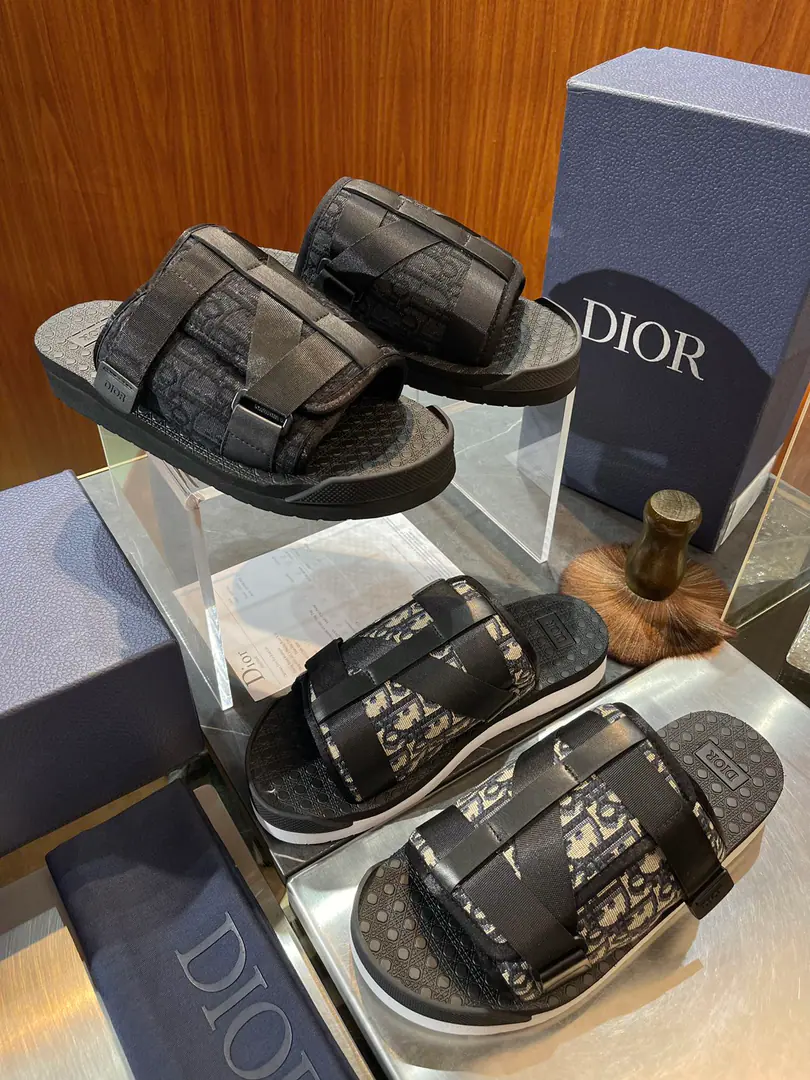 DIORShoes./Shoes. ceiling level ♞size: 39~46 Gift packaging. ［Aircraft box］, ［Handbag.］, ［warranty card ］, ［CDDustproof bags］. 「Bullskins. 」and 「Soft natural rubber 」The soles are more sophisticated. Comfortable., I'm not sure. Oblique Print effect slider upscaling Switch, It's a nice mix of leisure styles..
