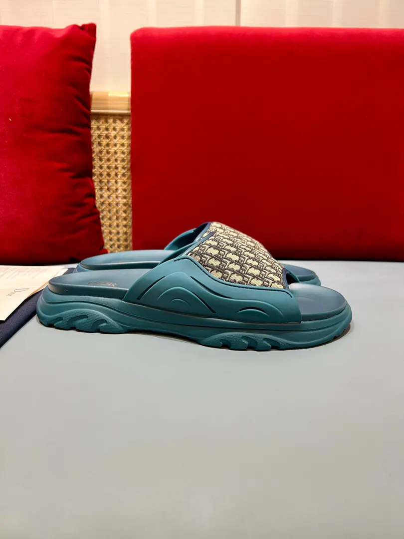 Men👨🏻Plant price, New paragraph 🆕Dior Aqua A man's slippers are elegant and leisurely.. - I'll take a D.～Ash CD Diamond Reconstruct the canvas., Inspired by the... Dio～Archives. Match“D”Signs and commo-tone bottoms, It's easy to match shorts or jeans., Make a fine shape.. Codes: 38-47 (38.47I'll make sure I don't change it.)