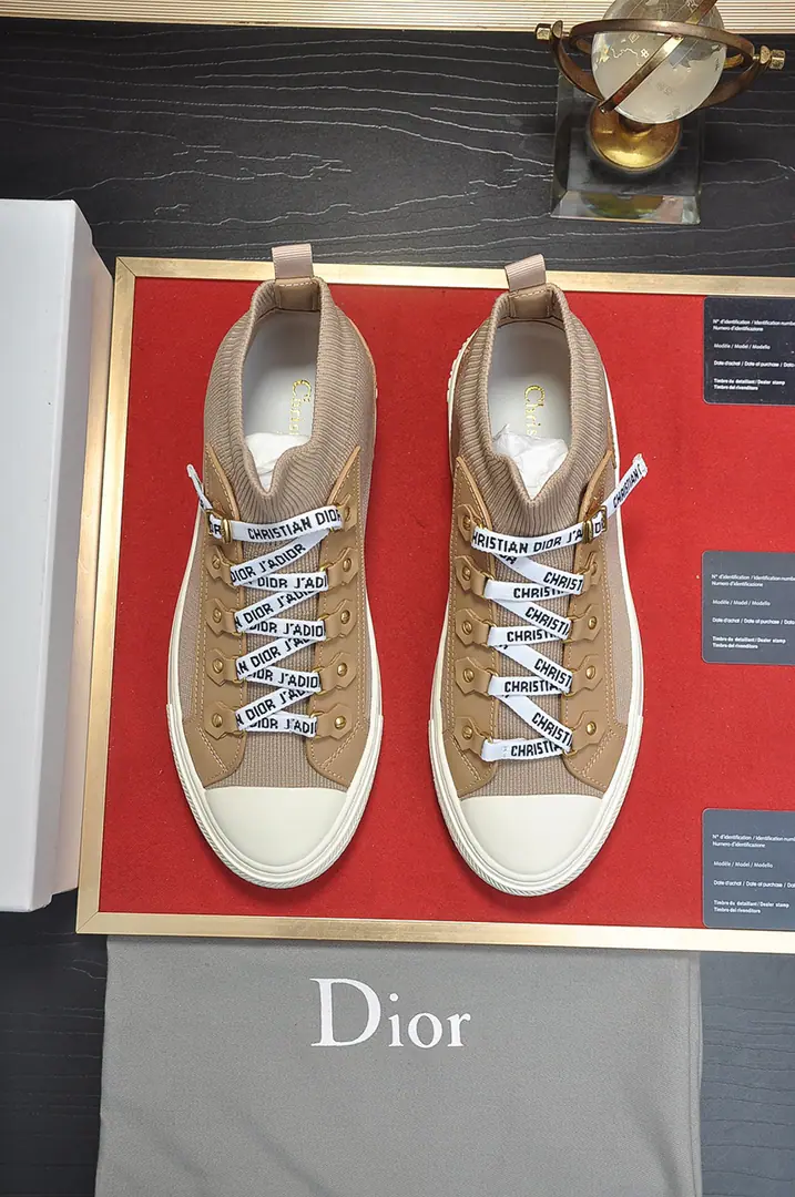 Get out of the factory. 【Dio.】Walk ‘n’DiorA couple of embroidery cotton.👩‍❤️‍👨Leisure shoes., Use quality, White rubber bottom., Pure cotton embroidery on the shoe., Show your personality., Use of shoe tongues and shoelacesChristian DiorMark Decoration. Water, in the sheep's skin., Skins and feet.. Couple money.（Female35-40Code）（Men38-44Code）