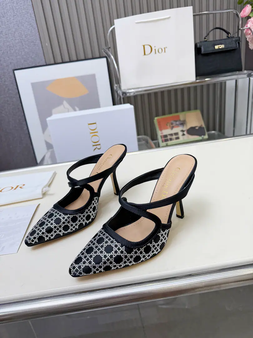 Gum./Python. 🏧𝐃𝐈𝐎𝐑Dio. Silk&- The hot high heels. The cabinet's got a new hot-dryer slipper.. Original purchase. Specialized materials. The original one-to-one.！ Original Customized Silk+- The face of the drill. Top sheep's skins are in the ground. He's tall.9.5cm Size: 34-43 [40.41.42Custom]