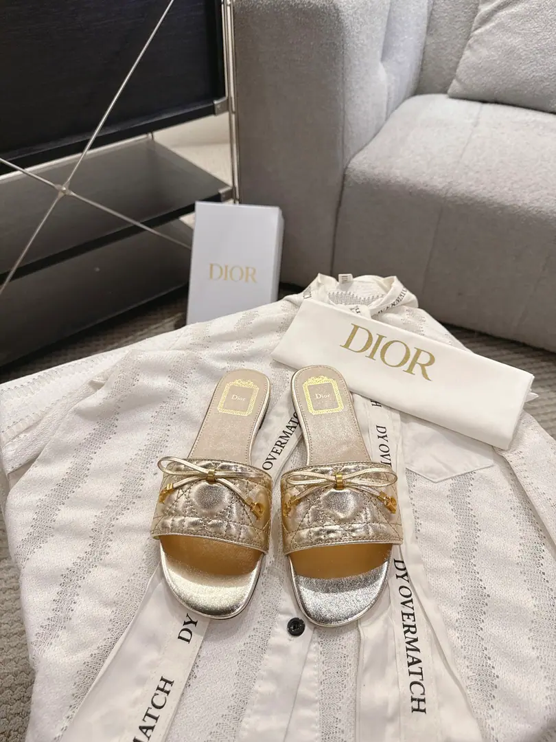 Base Dior Dio.2026Spring and summer.BalletSeries The electric tweeded butterfly with pearls. CDThe star is the same. That's a big one. Size: 35-41Standard Code（40.41.Custom without re-offer）