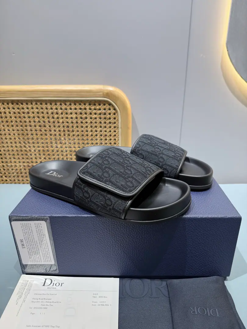 Men👨🏻Plant price, New paragraph 🆕Dior Aqua A man's slippers are elegant and leisurely.. - I'll take a D.～Ash CD Diamond Reconstruct the canvas., Inspired by the... Dio～Archives. Match“D”Signs and commo-tone bottoms, It's easy to match shorts or jeans., Make a fine shape.. Codes: 39-46 (46I'll make sure I don't change it.)