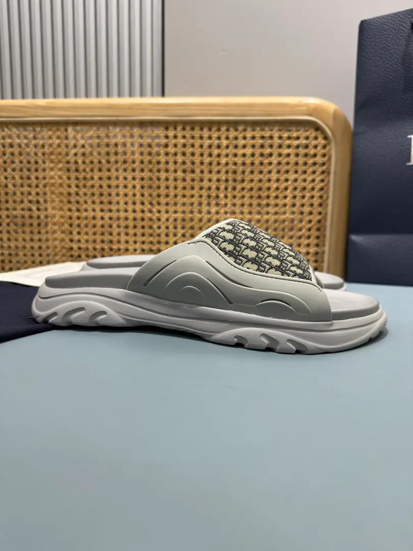 Men👨🏻Plant price, A new trick. 🆕Dior Aqua A man's slippers are elegant and leisurely.. - I'll take a D.～Ash CD Diamond Reconstruct the canvas., Inspired by the... Dio～Archives. Match“D”Signs and commo-tone bottoms, It's easy to match shorts or jeans., Make a fine shape.. Codes: 39-46 (46I'll make sure I don't change it.)
