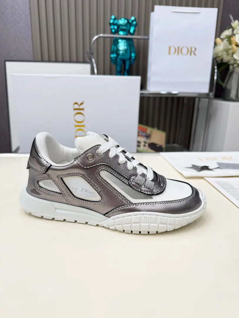 Dio.Dior TechSports shoes 2026The early spring series., Match Fashion Details, To show the ancient beauty.. Gunned cow leather shoes are collated with the side of the transparent net eye fabric., The shoe-faced window is drawn with high-week flat-pressure refouling., Re-engineer original process, The beauty is not lost.. The same colored sheep are all soft and comfortable inside., The back heel and the shoe tongue.ParisMark, It's a texture.TPUSame-sync sign on the soles of the shoes, High-level fine package, Add a high profile.. Codes: 35-46