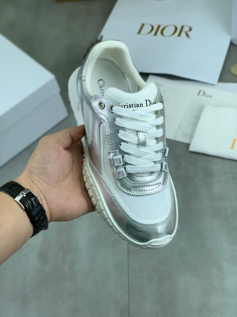 Plant prices ⚽️ Dio.Dior TechSports shoes 2026The early spring series., Match Fashion Details, To show the ancient beauty.. Light-coloured anti-feather leather shoes are tied to the side of the apricot transparent eye fabric., The shoe-faced window is drawn with high-week flat-pressure refouling., Re-engineer original process, The beauty is not lost.. The same colored sheep are all soft and comfortable inside., The back heel and the shoe tongue.ParisMark, It's a texture.TPUSame-sync sign on the soles of the shoes, High-end fine packaged plane box Add a high profile.. Colours: 4️⃣Colour Optional Codes: Women35-41 Men39-46