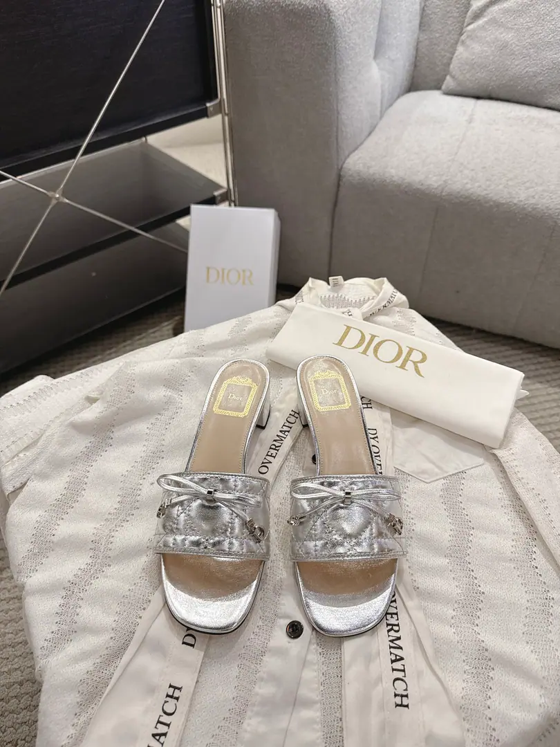 Plant price Dior Dio.2026Spring and summer.BalletSeries The electric tweeded butterfly with pearls. CDThe star is the same. That's a big one. Size: 35-41Standard Code（40.41.Custom without re-offer）