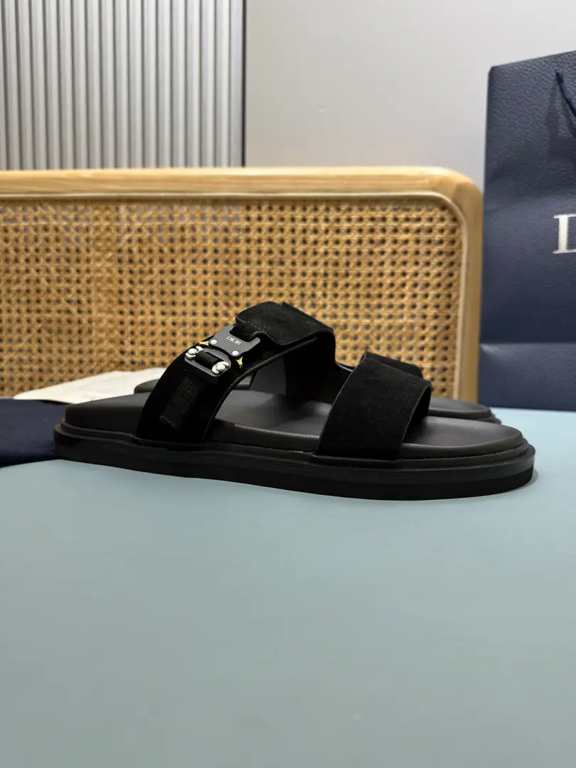 Men👨🏻Plant price, New paragraph 🆕Dior Aqua A man's slippers are elegant and leisurely.. - I'll take a D.～Ash CD Diamond Reconstruct the canvas., Inspired by the... Dio～Archives. Match“D”Signs and commo-tone bottoms, It's easy to match shorts or jeans., Make a fine shape.. Codes: 39-46 (46I'll make sure I don't change it.)