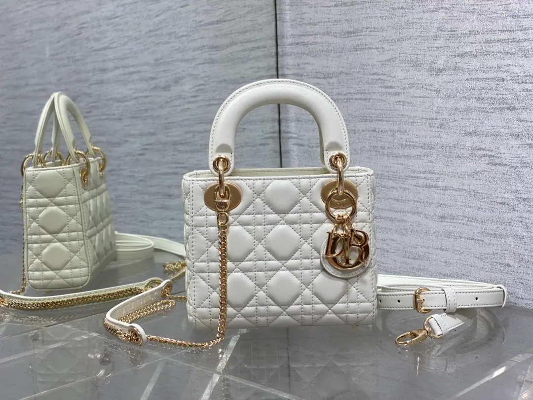 Three-gauge white spot.‼️ Classic Lady- Daphne bag., A three-pack for a man.😍. ♪ Fascinating graceful and enchanting💃🏻, It's a woman's taste to be a little stomping., Classic fashion style.. insAnd a lot of fashion.iconA bag with a man., Don't miss it.❤️ size: 17*7*15cm 6603 0001