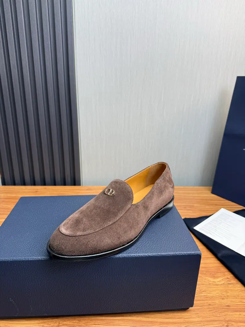 Plant The original one., That's a big one.🔱 ＤＩＯＲ.Dio..Men's business shoes., Top cow..1:1Delivery⬆️Extremity and honor.👞All import original branded fabrics, Just to make a more comfortable dress experience., Shoe.: The original import is a piece of gravy., Bullskins.➕The top import is all over the cow., The original is really a big one.-45（38.45No re-election.）