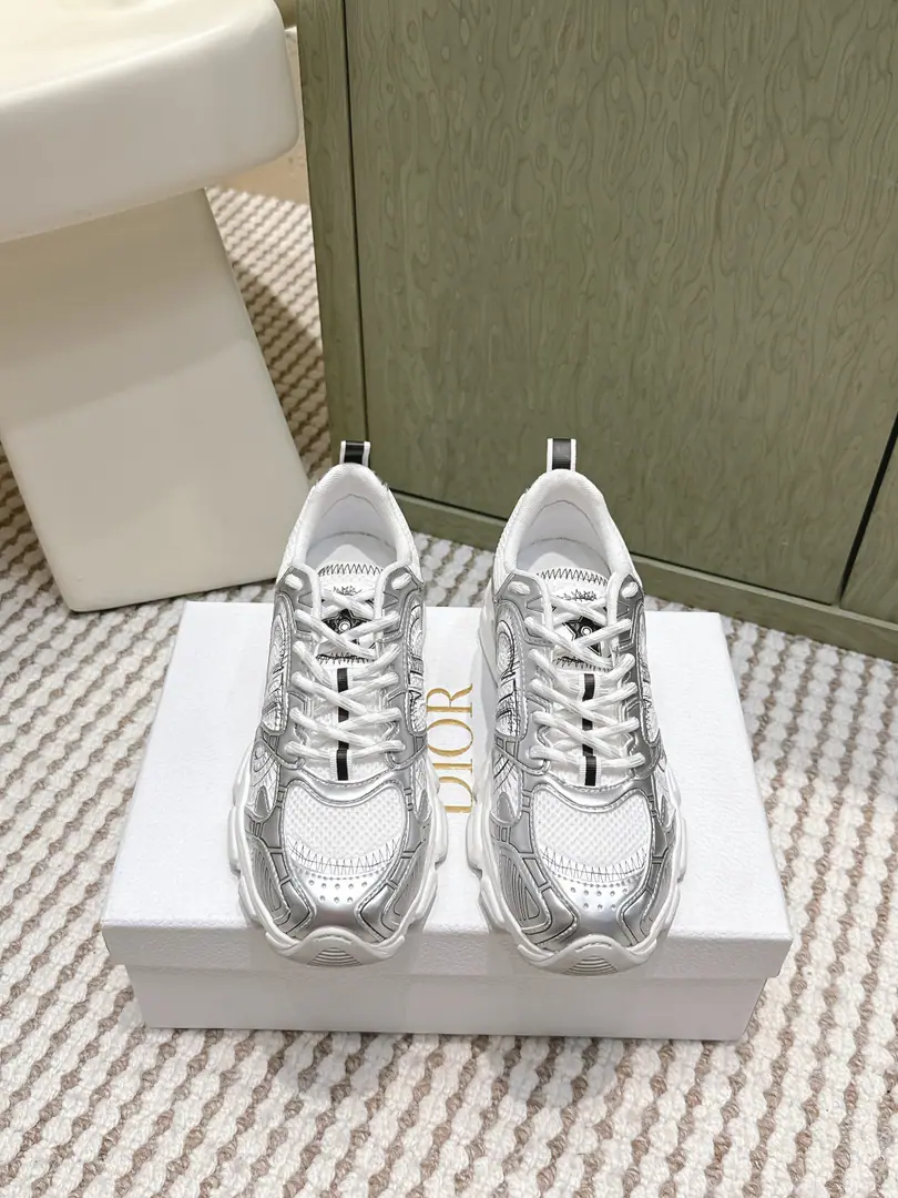 Requisition level In wool. Dio. Dior Chrono New leisure sneakers, old dad's shoes. It's really cool., The future is so strong.!Really good.！ Once again, the idea of Diocuncupation was played out., Lucky star is good luck for you., It's brand new.EVAThe soles are so light and soft.!The original is perfect.！Full-to-Purpose Material Modular！！ •Size: 35-40（40Make a reservation.）