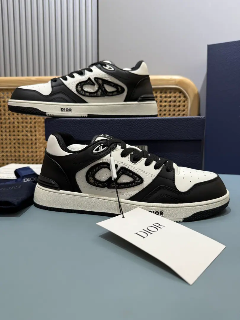 Couple money., Top-level requisition versionDio*✖️kawsJoint contributions 🐍Snake Year PrescriptionB57Jay Chow's same guy.Dribble Low gang sneakers. Precision of originalCP！Infinite approach., Crafts and crafts. The people must be given a pair of hands.🐾 #diorThe Euro-style.NMultired cards, Low-saturated color is a lot of fun. It's hard to be unloved by a simple wind.💓💓 Fabulous original customize top-level head-heading skin, Sidesark DIO* AND KAWS Mark Up, Redone the brand symbol with a colored snake.. The fashion is just full.！♪ And quality and beauty and beauty！Original custom striped airnet sheet, DoubleTPUOriginal Bottom, Super-fine shoe bottom puncture(The details must be a huge fan of it.) The original uniform shoes have chips on their right and left feet.NFCSensitivity directly into the network.. Recurse ceiling level Full package of fine airplanes. Please accept my quality.‼️ Please be careful with the market traffic.！ Codes: 35-44（Men38/45I'll make sure I don't change it.）