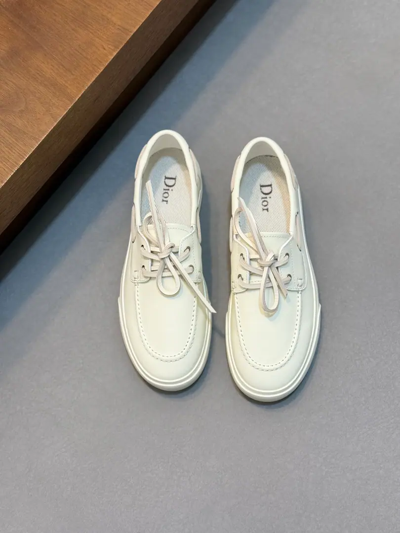 DIOR/A man's leisure shoes., It's carefully crafted using imported cattle skin., Shoe-faced with brand-stuffed buttons., Don't make a single.. The cortex is extremely good., A scaffolding design., Easy to wear., In the skin of Ben's cow., That's a real leather cushion., MarklogoDecoration, Jane is not lost in the atmosphere., Comfortable, light-weight, no foot., Fine style, It's a mix of costumes.. Size: 39-44（38.45.46Custom）