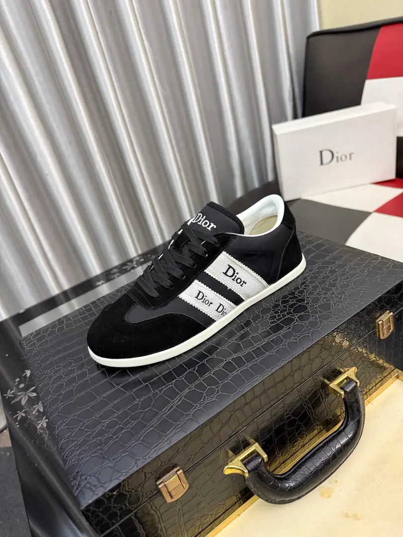 Get out of the factory.⌚️⌚️【Dior】Dior's leisure shoes., Use imported cattle skin pressure to match brand fonts, The back and the cow's skin are high., In the sheep's skin., It's comfortable., Easy., Original, head starter., Official Network1: 1, The bottom of the private model., Codes36One. ️⃣Colour Optional