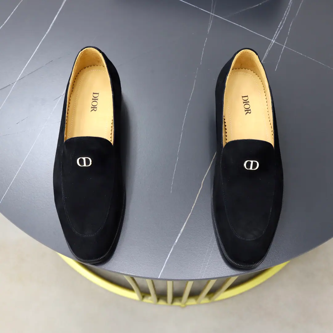 Get out of the factory. 🙅‍♂️🙅‍♂️🙅‍♂️Bulls. Brand: Dio.DIOR Size: 38-44（45Customable） Level: The classics of the cabinet. Materials: The original soft cow shoes. In the comfort of the cow's skin. The original is light and light. Type: Business leisure - Car-shoes. Colours: Physical Image Colour