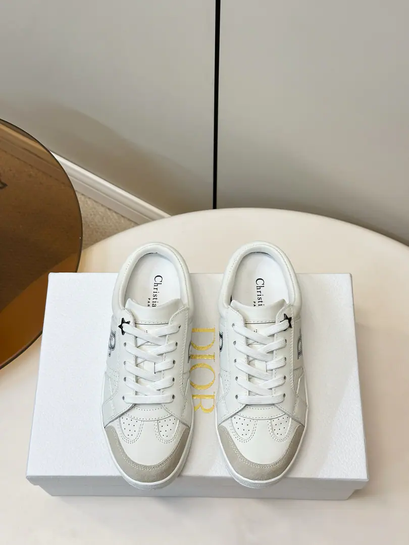 Dior｜Dio Fashion Shoes/Half-drawn. ClassicCD Logo + Gray, leather shoes., I'm so full of texture. Star metal buttons are souls.！Low profile with a little rebellion., - You can walk with it.BGM You're so thick and unchallenged., With a skirt./Work pants./Even the dress is so nice. Shoe.: Cowskin.+Deer skin. Uchi.: Airnet.+Skins and feet. Original model rubber bottom！ Codes: 35-40（40.41Make a reservation.）