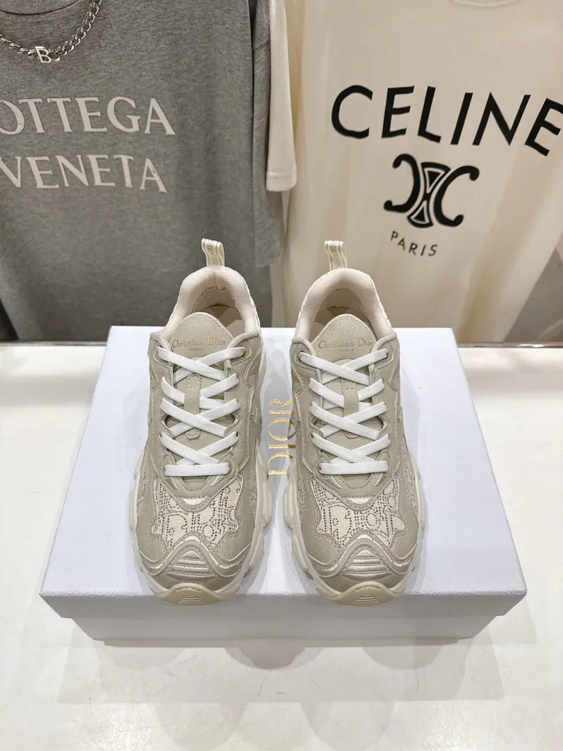 🏧𝐃𝐢𝐨𝐫The new Dior's new colored, heel-drinking shoes., IntegrationdMy great spiritual interpretation of classic running shoes.！Original to develop top market version. Importing web-eye fabrics and matching real cattle leather., To create a modern style that is contrasting.！It's really fashionable.👏 Original Dismantlingcopy, ZP♪ And the whole thing ♪, Perfect.！ Top Quality35-41 [40.41Make a reservation.]