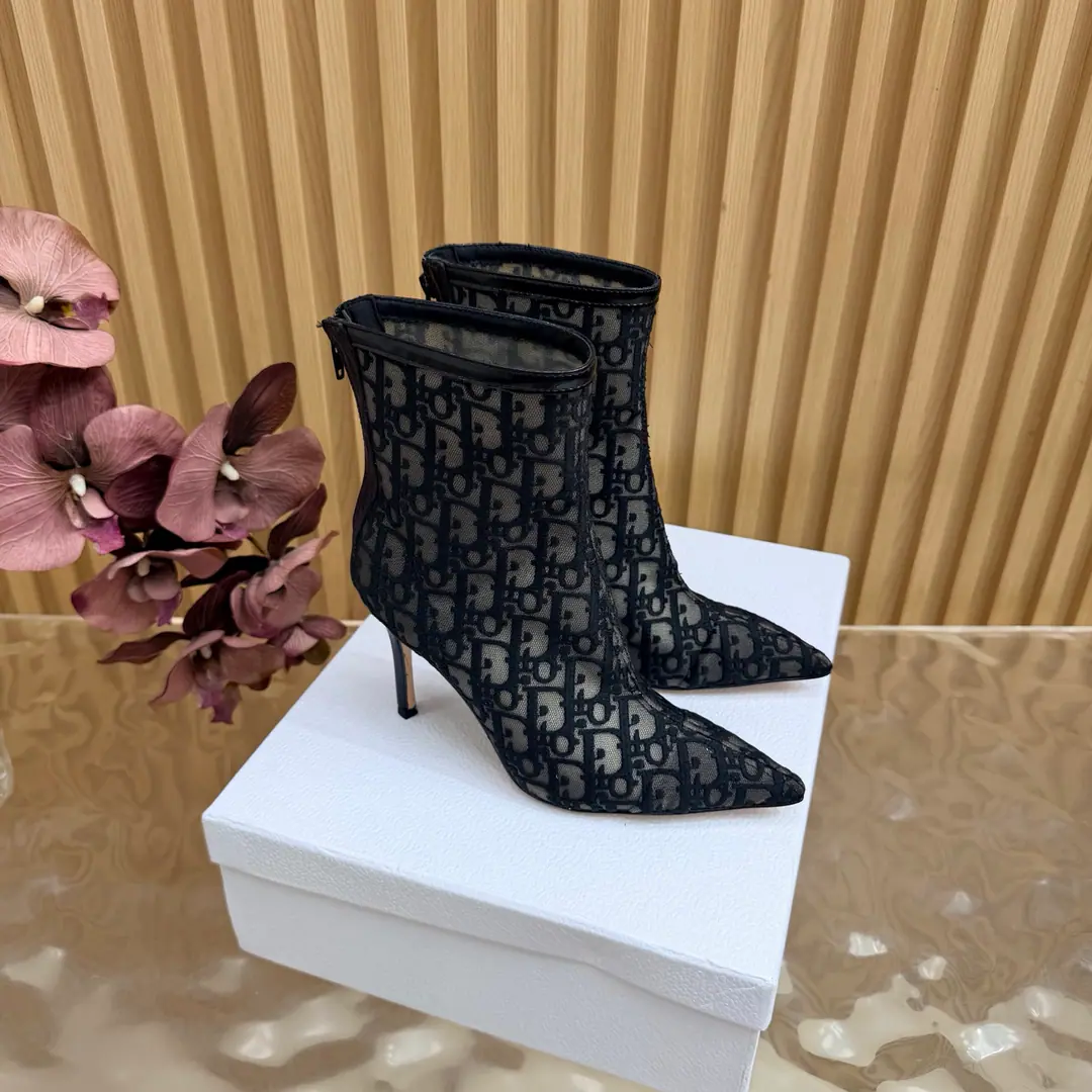 ⚠️Dior | Dio. ²⁰²³ 𝐬𝐬 2026Autumn and winter money. ⚠️ English boots./Boots.🎗Series, Who doesn't want a pair of cool English boots? The owner of the counter is making a new offer. Martin Inren's hardware is new.🆕 ❥Requisition level！It's a great sense of excellence.！A huge amount of money from domestic and international bloggers., Old and fashionable. 💎The upper toe blew up.！The boss's push.★ ▪️Shoe.: Original custom web veil embroidery ▪️Uchi.: Imports of sheep's skin ▪️Otsumi!: The original is really leather.（He's tall.8cm） ▪️Shoes.: 35-42（40, 41, 42Custom without re-offer）