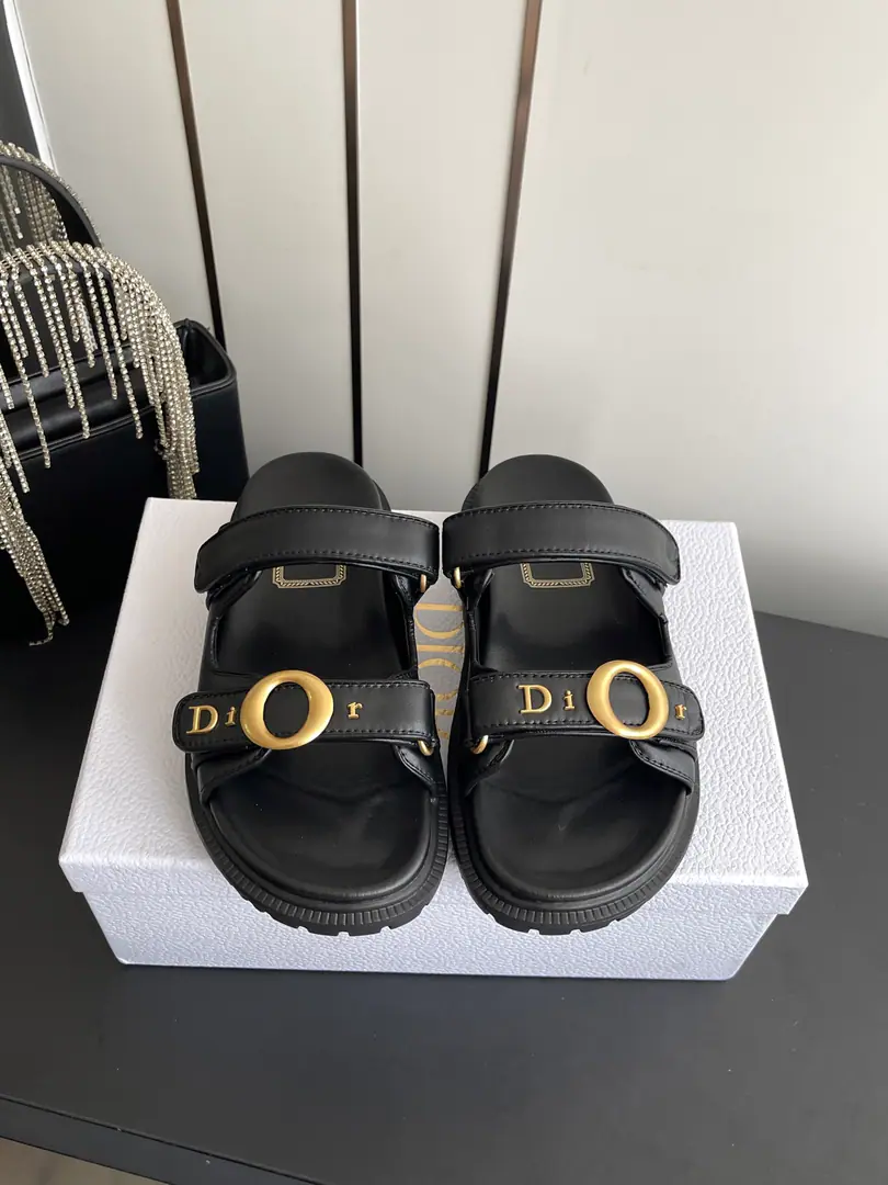🏧𝑫𝑰𝑶𝑹 The new magic of Dior Springs during the summer with sand sand sandal sandal sandals.～ Classic A pair of feet., Use extra light., Comfortable special fabric making. The shoe-faced straps are magic-plugged., Metals in goldDHome.logoMark. It's a mix of different shapes., Show me the way to the Mortenian.. Comfortable 100%.！Nice foot., It's a hundred.💃🏽 ✔Shoe.: Original import of head-level cattle skin ✔Uchi.: Import of sheep skin ✔Otsumi!: OriginalTPUSlipboard Base ✔Codes: 35－41 (40/41Make a reservation.)