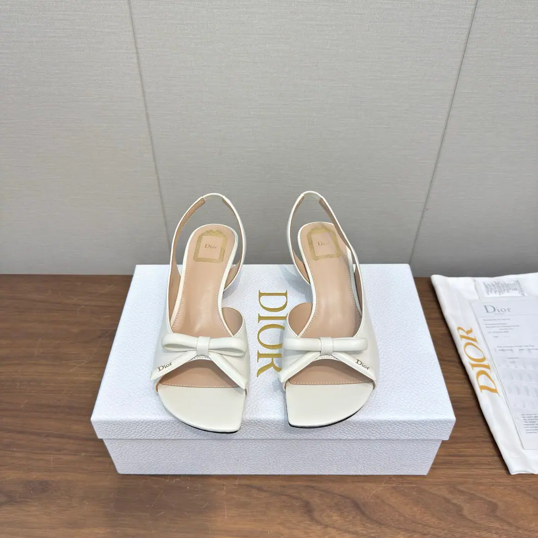 Dior 2026 s New paragraph Butterfly knots.🎀logo - Heel sandals. Shoes.🩴 Classic embroidery process High Version Cats and sandals. Material:Shoe-faced sheep's skin. Original consistent high-temperature water-consolable cotton electrocution technology+In the skin of the sheep.+ Double Layer Italy is a big-ass country. He's tall.:Floor1.5cm size: 35-41, 34.40.41.Custom