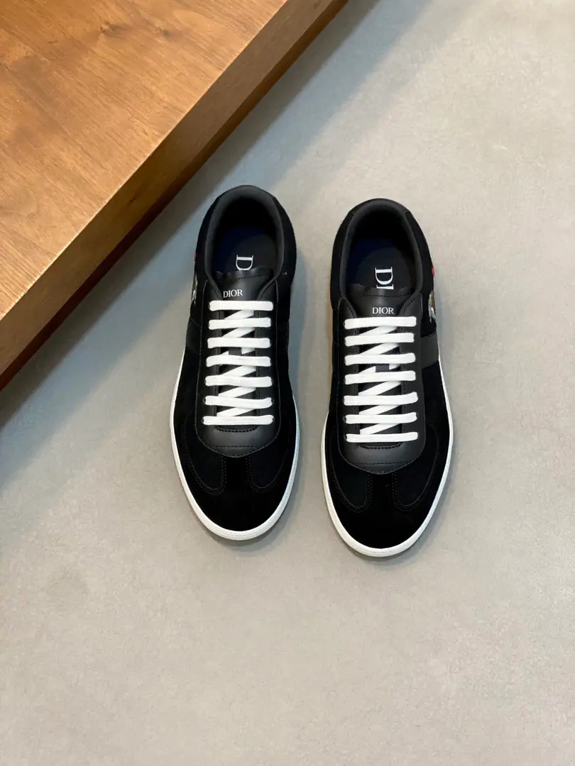 Dior ObliqueSeries of sneakers, - Oh, Pete.+Cow-skins., It's delicate and durable.. The side of the shoe is marked.ObliqueEmbroidery, The pair of su and red feathers., It's so well-known.✨. White rubber soles., Comfortable and graby., I wear a regular dress or a light exercise.OK！Both the tongue and the soles of the shoes.“DIOR”Marking, Full Details, Fashionable and practical, Yes.DiorOne of the classics.💙. size: 39-44（45.46Custom）