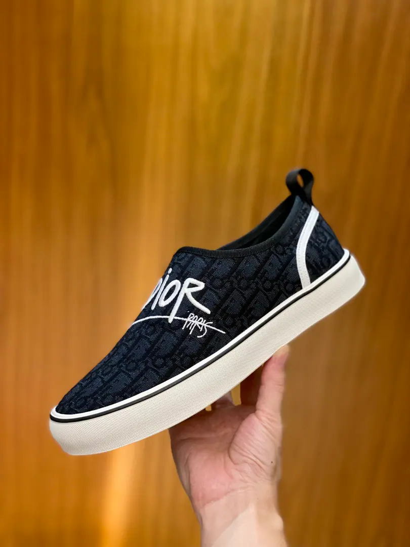 Dior Saltwind Sports shoes ♞. 39~45 Cotton flour multicolour Doves & Roses A pattern embroidery SaltwindThe series is a shoe line for Dior's daily leisure., Luxury locomotives., The master's low profile, old man., No, it's not.B23The high-end shoes are so high., It's better for a low profile.. The whole shoe is based on the classic skateboard canvas., Shoes are round., Long shoe work., No sense of stupidity., It's different from the big old man's shoes., It's a light-flag, daily flat-bed shoe.