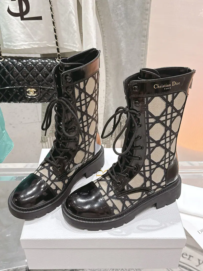Piri./Mauri. 🏧𝐃𝐈𝐎𝐑Top-class classic boot., Autumn Winter Update SeriesD-MajorMartin's boot.💃Original1:1Shape, Perfect.！ Imported originals of cow leather fabrics The only one on the side of the bull's skin.. High-density embroidery process. OriginalTPUThree sets of large base. Size35-41 [40/41Custom] Inside is optional.:(Please make a note on the next order.) ✅A cow's skin., ✅A woolly mat.