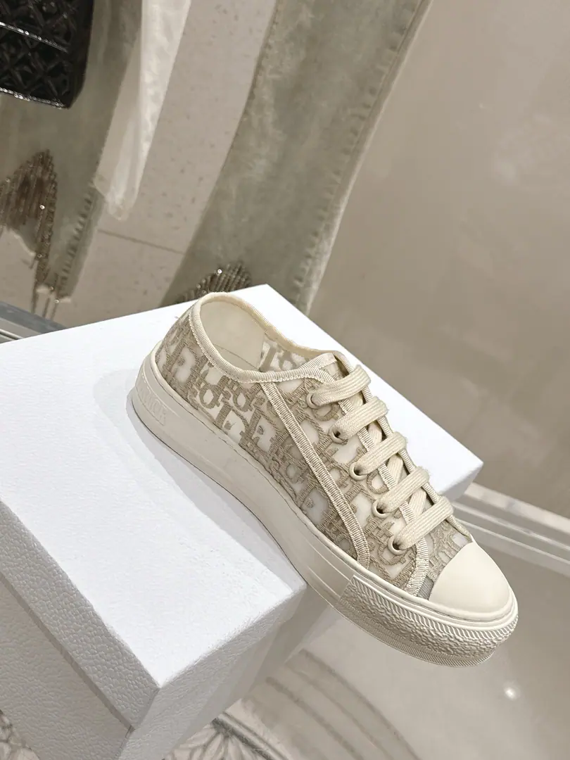 🏧𝐖𝐚𝐥𝐤'𝐧 𝐃𝐢𝐨𝐫 Top-level requisition Classic Book Bottom Series Old flower. Embroidery - Thick-deck canvass. Leisure sports shoes！ Original procurement development Make the goods. This one. Walk'n'DiorThe thick-decked sneakers are a fashionable single., Raise the tone of the series. Oblique A tampon of embroidered shoes., It's a nice mix., Shoe tongue and Christian Dior Paris Signal shoelaces.. It can add fashion to the various recreational models.. ✔Fabulous.: Original Custom ImportsOblique Embrace ✔Uchi.: Imports of soft sheep skins ✔Otsumi!: Original Unique ModelTPUBottom ✔Size: 35-41（40.41Make a reservation.）