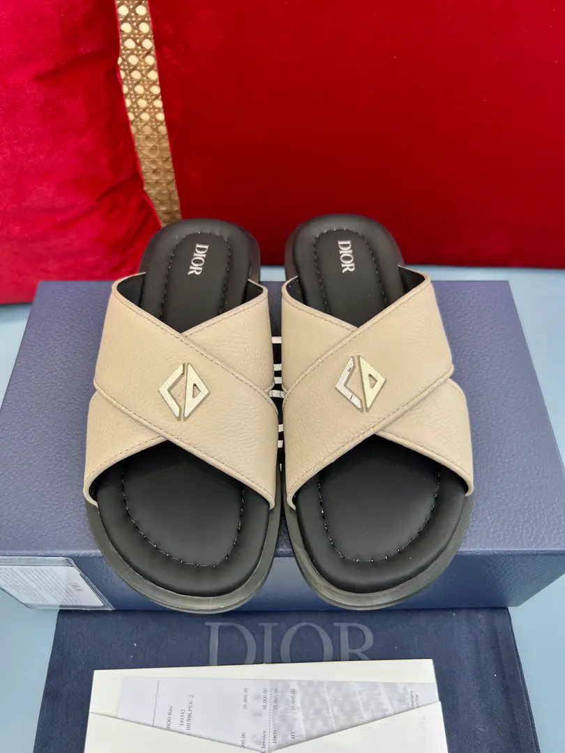 Men👨🏻Plant price, New paragraph 🆕Dior Aqua A man's slippers are elegant and leisurely.. - I'll take a D.～Ash CD Diamond Reconstruct the canvas., Inspired by the... Dio～Archives. Match“D”Signs and commo-tone bottoms, It's easy to match shorts or jeans., Make a fine shape.. Codes: 38-47 (38.47I'll make sure I don't change it.)