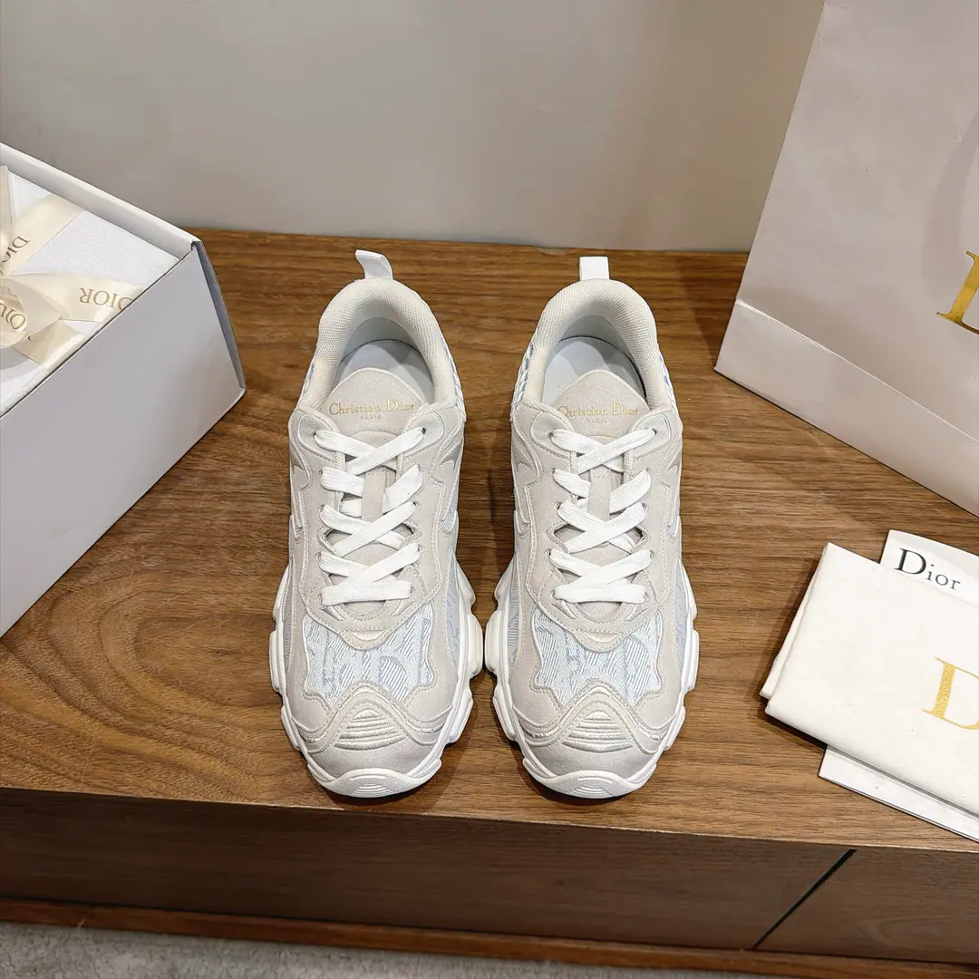 Aircraft box Plant prices Dior Dio.2026Spring and summer show. VibeThe brand-new fashion motten old man's shoes. CDLetterlogo ObliqueThe stampede is wearing a thick, colored pair of sneakers. The same star and jelly and leisure shoes. Market Top Top Top Advanced Version Material:The shoe face is combined with a special process of making metal skins of the web-eye fabric.+In the fabric of the environment.+Original OpenTpuGroup Bottom Bottom:4CM Size:35-41Standard Code(.40.41Custom without re-offer)