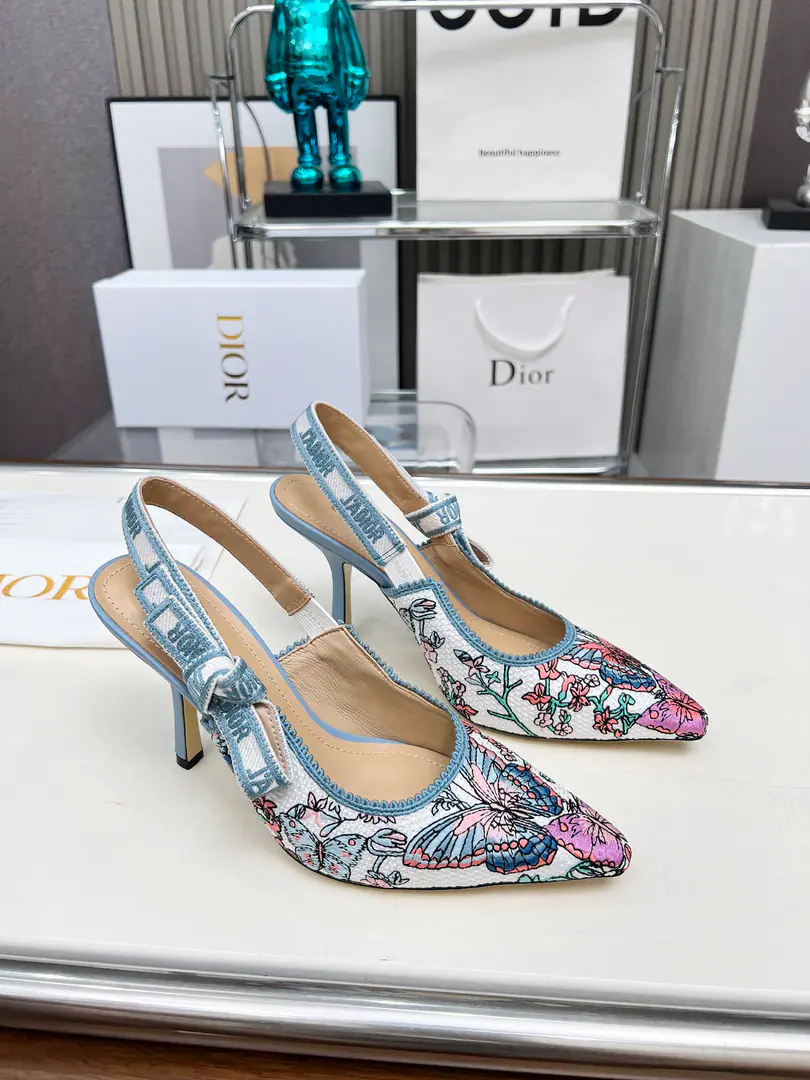 Gum./Python. 🏧𝐃𝐈𝐎𝐑Dio. - A embroidered heels. Embroidery LetterlogoSkins and sandals. The cabinet has a new picture of the flower embroidery.. Original purchase. Specialized materials. The original one-to-one.！ Original Speculated Environmental Pyrome Shoes In top-of-the-sheep skin.+Pure copper hardware button. Size: 34-43 [40.41.42Custom]