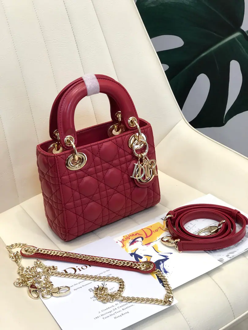 17Mini-Skin Cherry Red./Light buttons. Import of sheep skin 🐏🐏🐏 Precision highly densityd in hardware Asakin! Regable leather shoulder belt➕Chain Full package 6603 0001