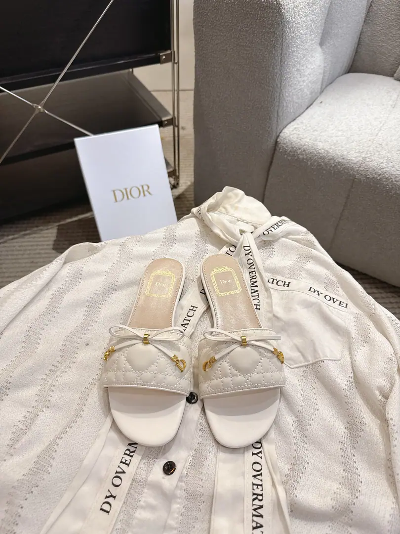 Plant price Dior Dio.2026Spring and summer.BalletSeries The electric tweeded butterfly with pearls. CDThe star is the same. That's a big one. Size: 35-41Standard Code（40.41.Custom without re-offer）