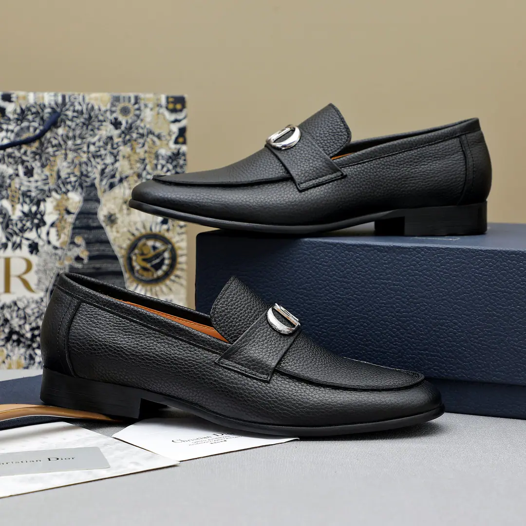 Trade marks: Dior「 Dio. 」Business shoes. Positive code number: 38-44 （45.46I'll make sure I don't change it.） Commodity materials: The best is a pair of twigs and a metal buttoned shoe. In the cow's skin. Original rubber floor