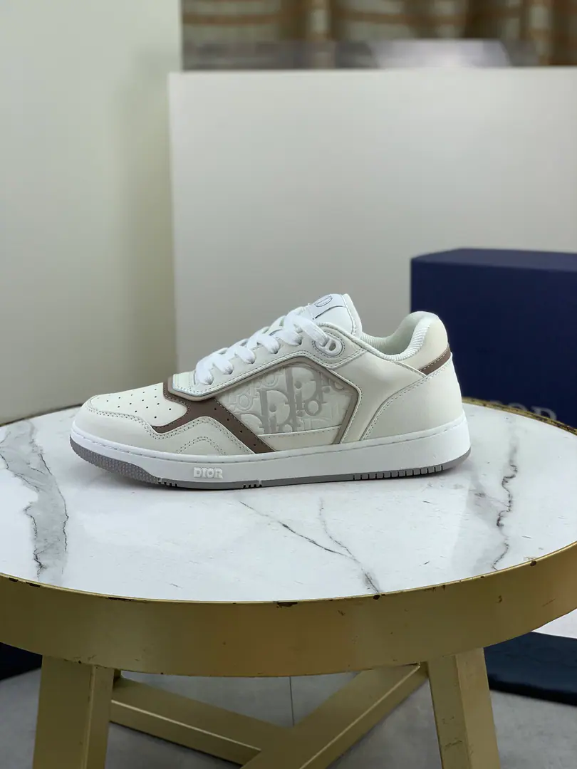 Plant prices 💎Top Quality💎A pair of Dio's sports shoes. Top-level high-end version Repurchase Quality Original development The Dios Spring and Summer Festival.B27 The couple's sneakers are the new item in the series., （Dior）B27Sports shoes,Original purchase The old spring-old sports shoes. A big star in the red. The upper foot is very effective.nice It's made by Italian craftsmen.B27Sportsboard shoes The hierarchy is clearly defined with a different stereo effect.🌟Show the Modun Yuagle.,It's like a beauty.Dior x AJ1, The classic old flower embroidery element. We're out of stock. Original Counter1:1The condom, Perfect shoe.. DiorThe classic style of the. It's carefully crafted with black smooth cow leather., Sides are in rice and black. Oblique Pamphlet. “CD Icon”The shoes are so beautiful and so delicate., Double rubber soles., The back end of the shoe and the heel have branded details., Raise the tone. The ankles. Oblique Stamp belt, Alignable Altitude, It's a good thing to be in line with the whole design.. It's a lot of fashion., It's a color for the different models.. Import silk cow skins.DEmbrace. Multicolor🉑️Select TPUOtsumi! Codes:Men: 38-46（Men38, 45, 46Do the code., No, no, no, no, no.）
