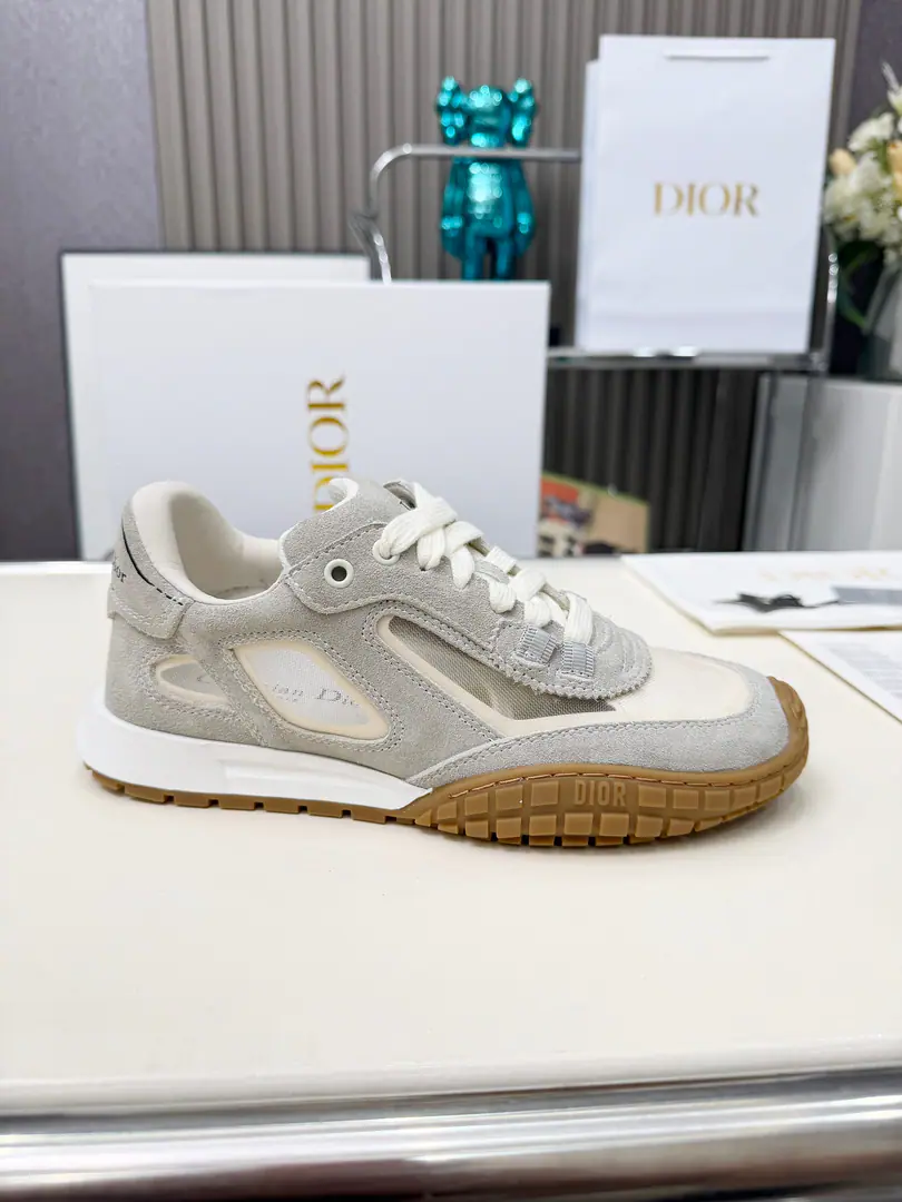 Dio.Dior TechSports shoes 2026The early spring series., Match Fashion Details, To show the ancient beauty.. Gold cow leather shoes are collated with the side of the transparent net eye fabric., The shoe-faced window is drawn with high-week flat-pressure refouling., Re-engineer original process, The beauty is not lost.. The same colored sheep are all soft and comfortable inside., The back heel and the shoe tongue.ParisMark, It's a texture.TPUSame-sync sign on the soles of the shoes, High-level fine package, Add a high profile.. Codes: 35-46