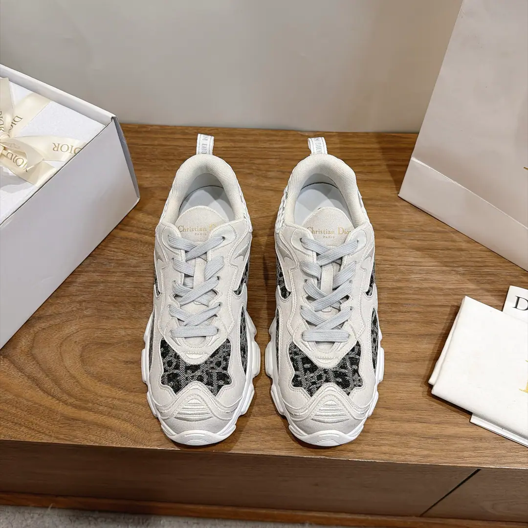 Aircraft box Plant prices Dior Dio.2026Spring and summer show. VibeThe brand-new fashion motten old man's shoes. CDLetterlogo ObliqueThe stampede is wearing a thick, colored pair of sneakers. The same star and jelly and leisure shoes. Market Top Top Top Advanced Version Material:The shoe face is combined with a special process of making metal skins of the web-eye fabric.+In the fabric of the environment.+Original OpenTpuGroup Bottom Bottom:4CM Size:35-41Standard Code(.40.41Custom without re-offer)