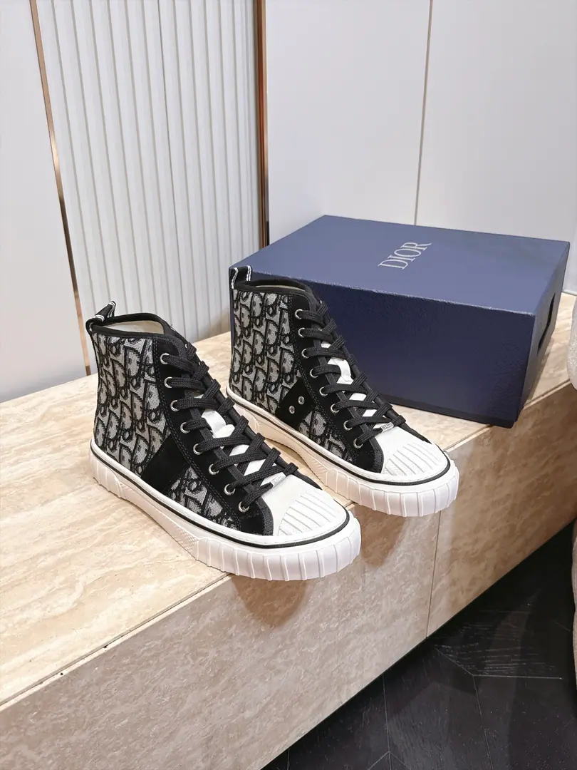 Top Ko Gang! - Hot couple money. Dior Dio. 26New 7-Jen-Jin-Seven-Seven-Seven Series Leisure shoes. This season's singles come from the Seven-Seven-Seven Valentine's Series., This one.HooperThe sneakers were designed by Jonathan Anderson., ♪ As a sign of fashion ♪ Re-enact the ancient sports style., A simple canvas., It's a very elaborate piece of fabric with a classic old stampede with a velvet-faced leather patch., It's a clear match with the one-size-fits-all of innovation.,The most visible designs are modern classics., It's nice and clean and bright., The youth is full.. The canvas is light and not boring., It's basically all the daily clothes. Waterwashing Cowboy., Leisure pants., Can you get your pants together? It's a big one.logo, It's highlighted by the fabric and the layout. Sensance, ♪ And watch and wear ♪ It's a non-obsolete old-age recreational shoe. Not only the same man and woman Couples are also a couple.ok！Full-to-Purpose Material Couple money. 35-46Code