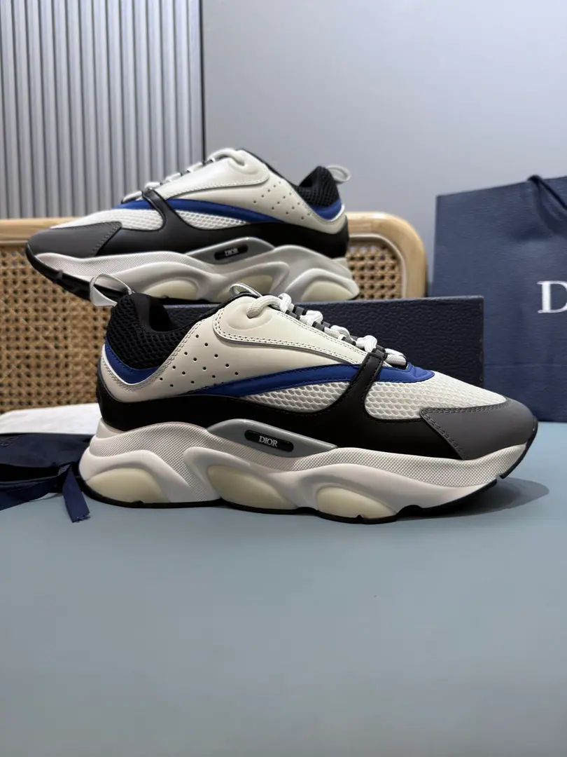 Top Men👨🏻Plant price, Dio*Dio.B22Series of sneakers. The inspirational low-banded contour from the retrorun run shoe is the use of gray cow leather and blue and white web-eye fabrics to bind the shoe face., It's a black match., White and blue rubber shoes.. Blue eye-folded shoe tongue and heel support nylon ribbon decorations., Sidesark“Dio～”Logo. It's a sharp contrast to the suit., Add a fashion breath of sports clothes to your appearance. The thick is a lot higher.4cmLeft and right～ Codes: 39-47（46.47I'll make sure I don't change it.）