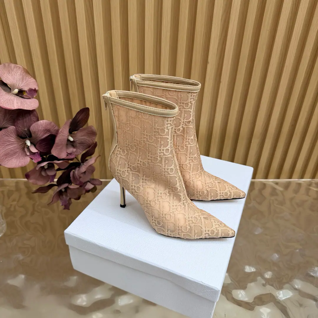 ⚠️Dior | Dio. ²⁰²³ 𝐬𝐬 2026Autumn and winter money. ⚠️ English boots./Boots.🎗Series, Who doesn't want a pair of cool English boots? The owner of the counter is making a new offer. Martin Inren's hardware is new.🆕 ❥Requisition level！It's a great sense of excellence.！A huge amount of money from domestic and international bloggers., Old and fashionable. 💎The upper toe blew up.！The boss's push.★ ▪️Shoe.: Original custom web veil embroidery ▪️Uchi.: Imports of sheep's skin ▪️Otsumi!: The original is really leather.（He's tall.8cm） ▪️Shoes.: 35-42（40, 41, 42Custom without re-offer）