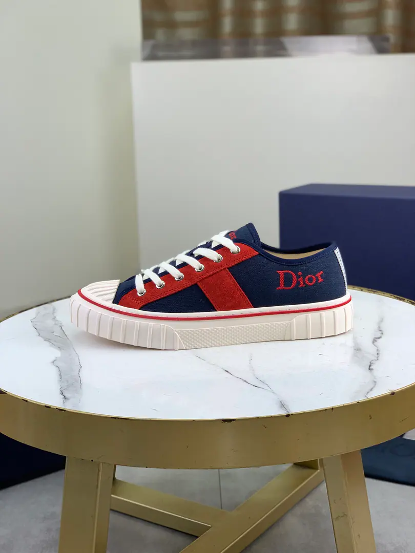 Plant prices Top Version Dior Dio. New Gatang./Low-band canvas shoes.!The stylish embroidery in the old sails and shoes., These two are a touch of regenerative gloom., Shell heads are combined with impact coloring designs., I'm always wearing fashion flu.! 💚Fabulous.:The canvas. 💚Uchi.:The canvas. 💚Codes: 35One.45 Men38.46.Women40Do it. Full package 💚Otsumi!:TPR